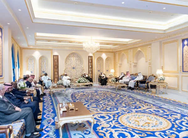 التقى معالي الشيخ د.محمد العيسى، في مكتبه بمكة المكرمة، معالي الأمين العام لـ منظمة التعاون الإسلامي، السفير السيد حسين إبراهيم طه، يصحبه معالي أمين مجمع الفقه الإسلامي الدولي بالمنظمة الأستاذ الدكتور قطب سانو.