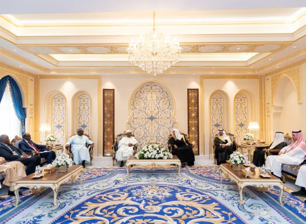 التقى معالي الشيخ د.محمد العيسى، في مكتبه بمكة المكرمة، معالي الأمين العام لـ منظمة التعاون الإسلامي، السفير السيد حسين إبراهيم طه، يصحبه معالي أمين مجمع الفقه الإسلامي الدولي بالمنظمة الأستاذ الدكتور قطب سانو.