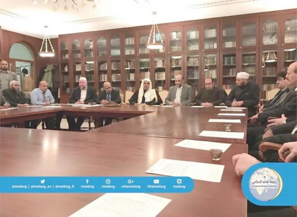 Le SG rencontre à Vienne des directeurs d'associations et d'institutions islamiques, des chercheurs et des orientalistes occidentaux.