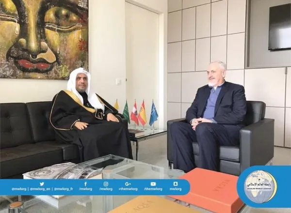 Le SG rencontre à Vienne des directeurs d'associations et d'institutions islamiques, des chercheurs et des orientalistes occidentaux.