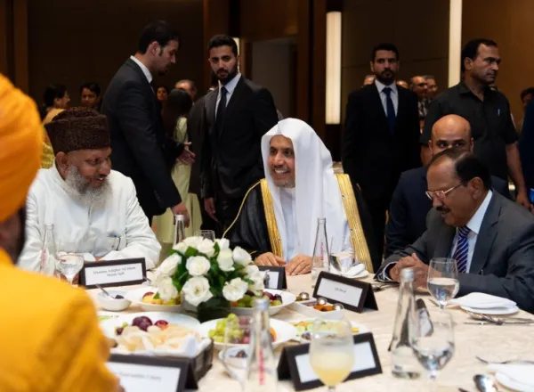 Le Conseiller indien à la sécurité nationale, M. Ajit Doval, célèbre la venue du Secrétaire général, Président de l'Organisation des savants musulmans, Mohammad Alissa à New Delhi