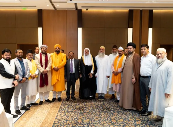 Le Conseiller indien à la sécurité nationale, M. Ajit Doval, célèbre la venue du Secrétaire général, Président de l'Organisation des savants musulmans, Mohammad Alissa à New Delhi