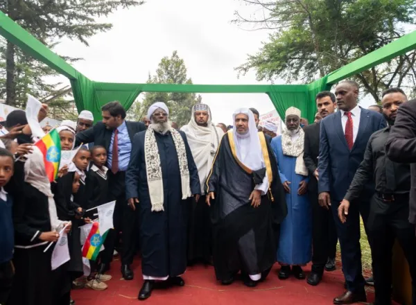 جناب دبیر کل، و رئیس انجمن علمای مسلمان، آقای شیخ دکتر  محمد العیسی از آکادمی اولیه در آدیس آبابا بازدید کردند که در آنجا، در حضور رئیس گرامی مجلس اعلای اسلامی اتیوپی جناب شیخ حجی ابراهیم ، با مسئولین فرهنگستان دیدار نمودند، و ضمن تجلیل