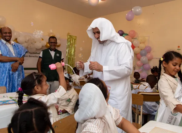 Hal ini memberi mereka program keselamatan, perawatan komprehensif,  program kesehatan dan pendidikan dalam koordinasi langsung dengan pemerintah: