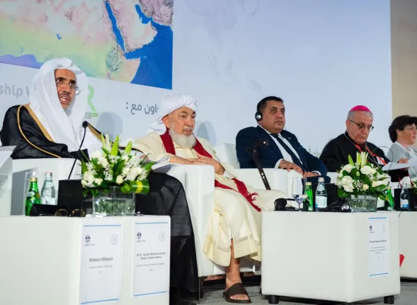 د. العيسى يلقي كلمته الرئيسية في الملتقى.