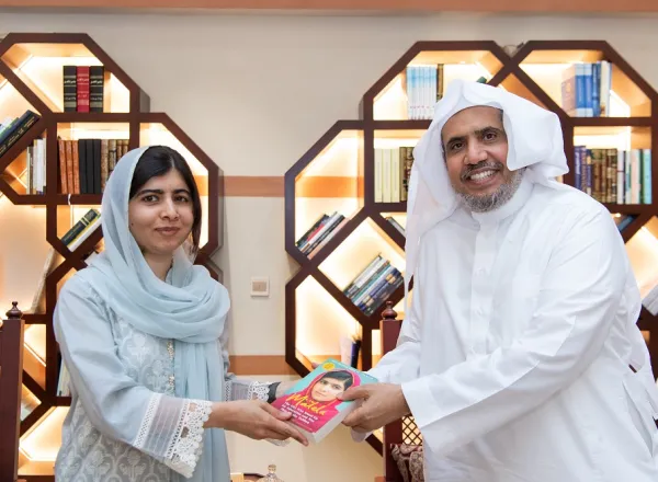 His Excellency Sheikh Dr. Mohammad Al-Issa meets with the youngest Nobel Prize laureate, Malala Yousafzai. 