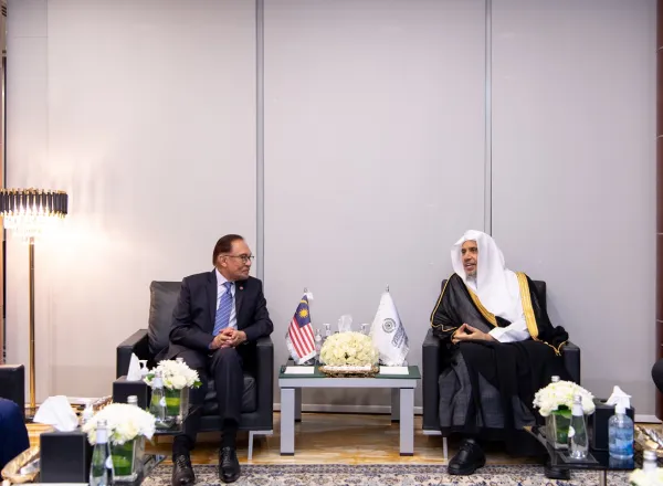 His Excellency Mr. Anwar Ibrahim, the Prime Minister of Malaysia, was received by His Excellency Sheikh Dr. Mohammed Al-Issa, Secretary-General of the MWL and Chairman of the Organization of Muslim Scholars
