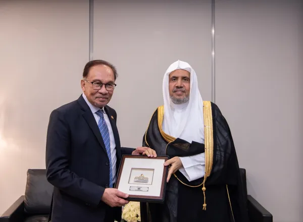 His Excellency Mr. Anwar Ibrahim, the Prime Minister of Malaysia, was received by His Excellency Sheikh Dr. Mohammed Al-Issa, Secretary-General of the MWL and Chairman of the Organization of Muslim Scholars