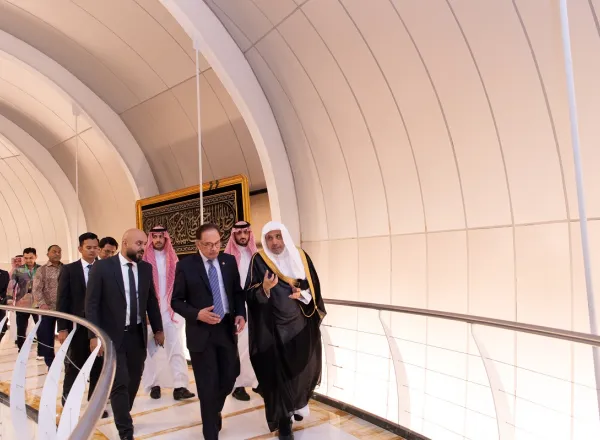 His Excellency Mr. Anwar Ibrahim, the Prime Minister of Malaysia, was received by His Excellency Sheikh Dr. Mohammed Al-Issa, Secretary-General of the MWL and Chairman of the Organization of Muslim Scholars