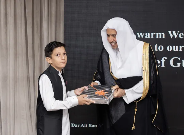 Dr. Al-Issa inaugurates the MWL campaign in Islamabad for the relief of the Pakistani people