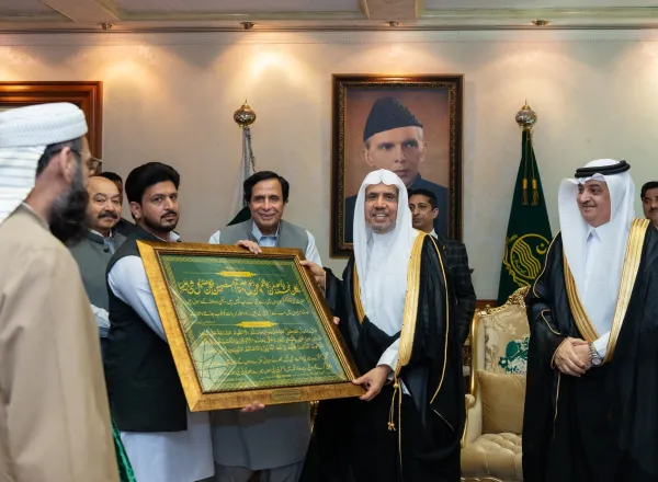 استقبل معالي رئيس وزراء إقليم البنجاب السيد برويز إلهي، معالي الأمين العام الشيخ د.محمد العيسى