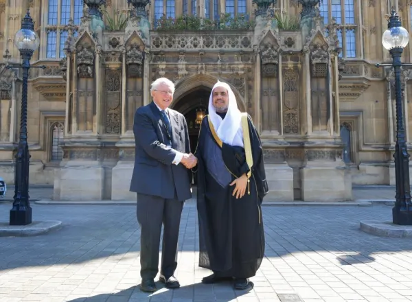 Le  SG a rencontré à Londres le Secrétaire d'Etat anglais M. Alistair Burt et le Lord Wolf Président du Comité des religions et des croyances dans la vie publique; il a présidé ensuite le Conseil d'admnistration du Centre islamique d'Edimbourg.
