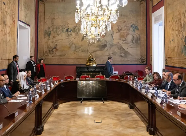 Le 19 novembre 2025, la Charte de La Mecque a été célébrée en tant que premier document islamique à faire l’objet d’un hommage au Sénat espagnol