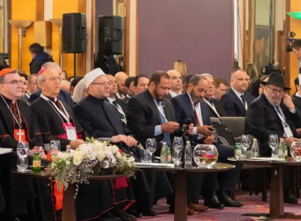 La LIM s’investit fortement dans l’ouverture aux autres et la cohésion entre les peuples du monde entier.  Elle lance de nombreux programmes et initiatives à travers le monde pour rassembler dans un esprit de dialogue et de compréhension.