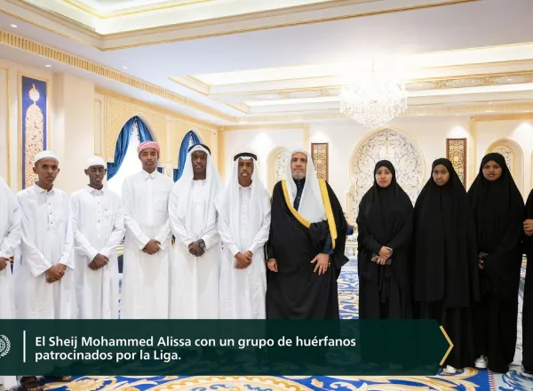 En presencia del Secretario General, Presidente de la Comisión de Ulemas, el Sheij Mohammed Al-Issa: