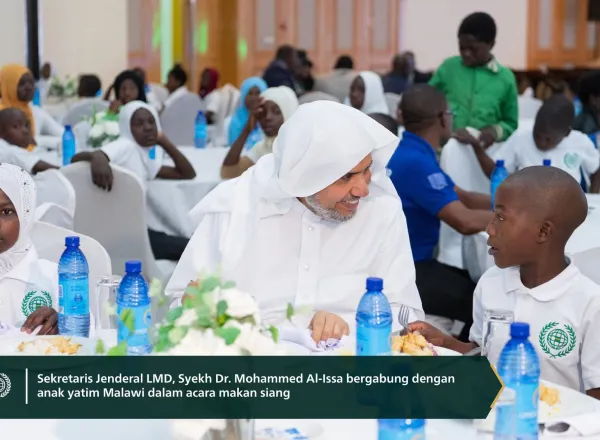 Yang Mulia Sekretaris Jenderal LMD, Syekh Dr. MohammedAlissa, pada acara santunan anak yatim piatu di Republik Malawi