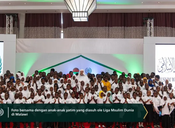 Yang Mulia Sekretaris Jenderal LMD, Syekh Dr. MohammedAlissa, pada acara santunan anak yatim piatu di Republik Malawi