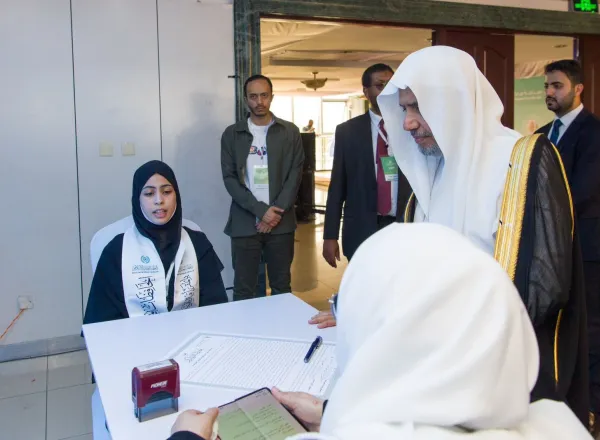 Présenter l’Islam, mettre en valeur ses nobles valeurs, et ancrer les principes de modération et de justesse.  Des missions dont s’acquitte la  Ligueislamiquemondiale, mobilisant à cet effet tous les efforts et moyens à travers le monde.