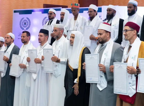 Présenter l’Islam, mettre en valeur ses nobles valeurs, et ancrer les principes de modération et de justesse.  Des missions dont s’acquitte la  Ligueislamiquemondiale, mobilisant à cet effet tous les efforts et moyens à travers le monde.