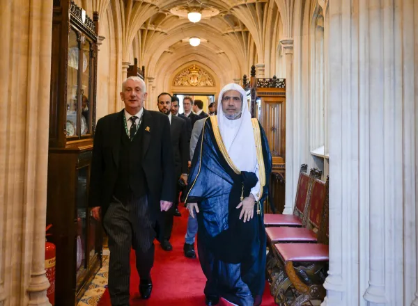 Pertemuan Pertama Sejenisnya dengan Pimpinan Agama Islam:  Ketua dan Pimpinan Parlemen Inggris Menyambut Yang Mulia Sekretaris Jenderal Liga Muslim Dunia