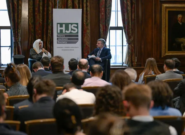 L’Institut Henry Jackson au Royaume-Uni organise un dialogue avec le Secrétaire général de la Ligue islamique mondiale.