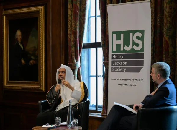 L’Institut Henry Jackson au Royaume-Uni organise un dialogue avec le Secrétaire général de la Ligue islamique mondiale.