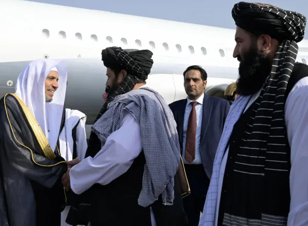 Yang Mulia Sekretaris Jenderal LMD, Ketua Organisasi Ulama Muslim, Syekh Dr. Mohammed Alissa  tiba di ibu kota Afghanistan, "Kabul", dalam kunjungan resmi