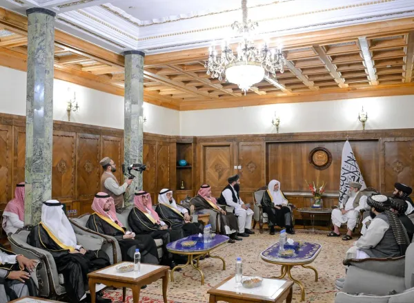 Dans le cadre de la première visite de la Ligue islamique  mondiale  Le Premier ministre afghan accueille le Secrétaire général de la Ligue islamique mondiale dans la capitale, Kaboul