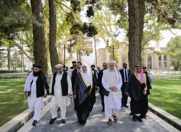 افغانستان کے ممتاز علماء کی موجودگی میں… اور وسیع ومفید تبادلہ خیال کے ماحول میں، جس کے دوران رابطہ عالم اسلامی کے مؤثر کردار اور اس پر قائم بھرپور اعتماد کو سراہا گیا: