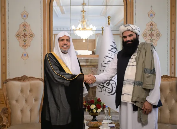 Le Secrétaire général, Président de l’Organisation des savants musulmans, cheikh Mohammed Al-Issa, a rencontré le ministre de l’Intérieur afghan, Khalifa Sirajuddin Haqqani, au palais « Shahar Shanar »