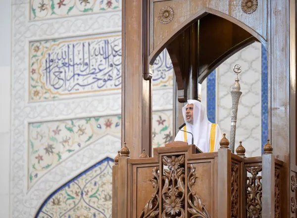 ‏صورٌ من خطبة الجمعة التي ألقاها معالي الأمين العام، رئيس هيئة علماء المسلمين، الشيخ د. ⁧‫محمد العيسى‬⁩ ‬⁩، من منبر أكبر جوامع العاصمة الماليزية “كوالالمبور”، وبحضور علماء آسيان من عموم المذاهب الإسلامية: