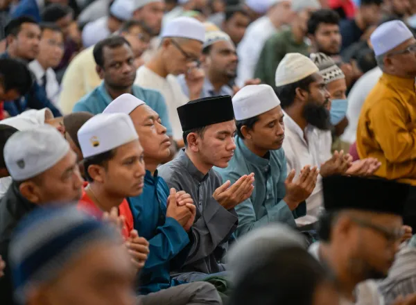 Scenes from the Friday sermon delivered by H.E. Sheikh Dr. Mohammed Alissa, Secretary-General of the Muslim World League (MWL) and Chairman of the Organization of Muslim Scholars, from the pulpit of the largest mosque in Kuala Lumpur