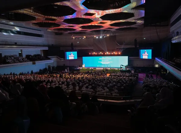 El Secretario General de la Liga del Mundo Islámico ha concluido el Foro Mundial de Certificaciones Coránicas y de Homenaje a los Recitadores de los países de la ASEAN