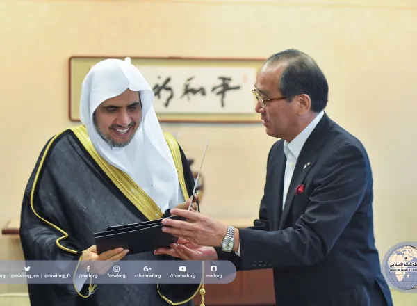 ‏عمدة مدينة هيروشيما يلتقي معالي الأمين العام د. محمد العيسى ويقدم سجل اعتماد معاليه عضواً في "المنظمة العالمية للسلام" بهيروشيما