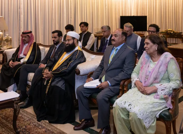 Le Président de la République islamique du Pakistan, M. Asif Ali Zardari, a reçu au palais présidentiel de la capitale Islamabad le Secrétaire général, Président de l’Organisation des savants musulmans, cheikh Mohammed Alissa.