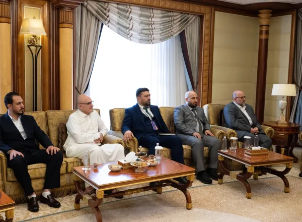 Le Secrétaire Général de la Ligue islamique mondiale, Président de l’Organisation des savants musulmans, cheikh Mohammed Alissa a reçu aujourd’hui le Ministre des Awqaf de la République arabe syrienne, Dr Mohamed Abou El-Kheir Choukri