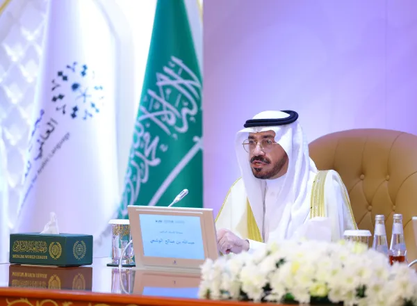Lancement des premières activités célébrant la Journée mondiale de la langue arabe, organisées par le Centre mondial du Roi Salman pour la langue arabe et par la Ligue islamique mondiale, au siège de la Ligue à La Mecque