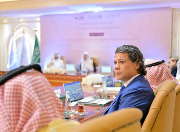 Lancement des premières activités célébrant la Journée mondiale de la langue arabe, organisées par le Centre mondial du Roi Salman pour la langue arabe et par la Ligue islamique mondiale, au siège de la Ligue à La Mecque