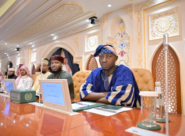 Lancement des premières activités célébrant la Journée mondiale de la langue arabe, organisées par le Centre mondial du Roi Salman pour la langue arabe et par la Ligue islamique mondiale, au siège de la Ligue à La Mecque