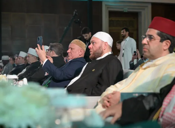 دشن معالي الأمين العام، رئيس هيئة علماء المسلمين، فضيلة الشيخ د.⁧‫محمد العيسى‬⁩ ⁦‪‬⁩، منصةَ "منهاج" الرقمية التابعة لـ ⁧‫رابطة العالم الإسلامي‬⁩