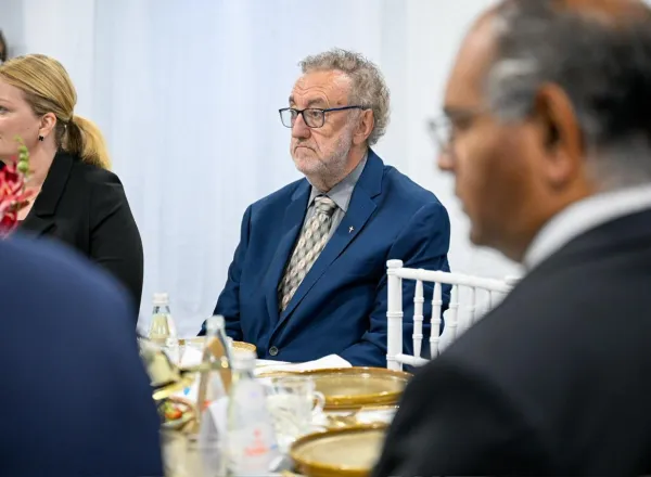 En présence de plusieurs ministres fédéraux et locaux ainsi que de membres du Parlement : La Fédération des musulmans d’Australie célèbre la visite du Secrétaire général de la Ligue islamique mondiale