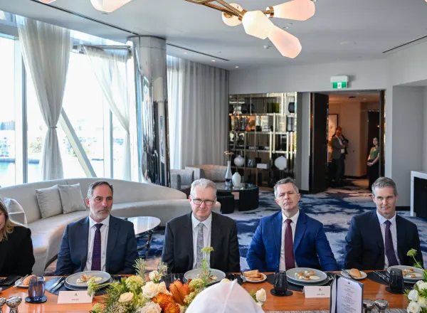 À l’occasion de la visite du Secrétaire général, Président de l’Organisation des savants musulmans, cheikh Mohammed Al-Issa, le Conseil national des imams australiens, a offert un déjeuner