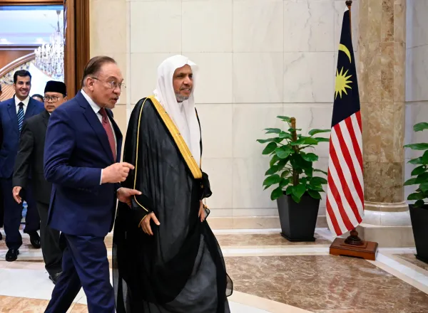 Le Premier ministre de Malaisie, Dato’ Seri Anwar Ibrahim, a reçu cet après-midi, au palais présidentiel de la capitale Kuala Lumpur le Secrétaire général, cheikh Mohammed Al-Issa