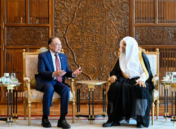 Le Premier ministre de Malaisie, Dato’ Seri Anwar Ibrahim, a reçu cet après-midi, au palais présidentiel de la capitale Kuala Lumpur le Secrétaire général, cheikh Mohammed Al-Issa