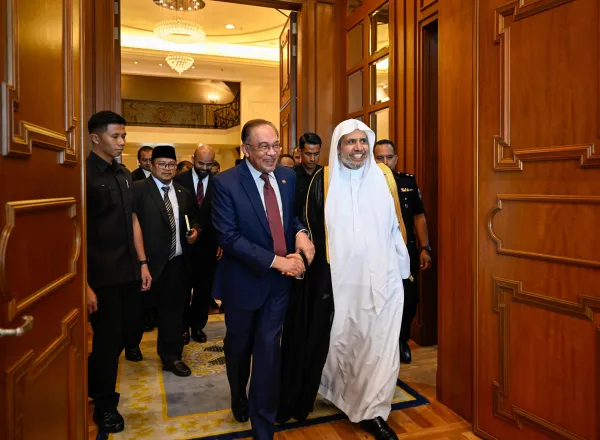 Le Premier ministre de Malaisie reçoit le Secrétaire général de la Ligue islamique mondiale