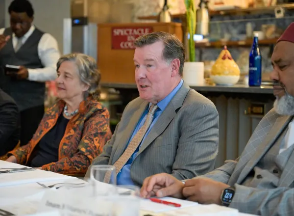 e magazine Foreign Policy a organisé une table ronde suivie d’un dîner en l’honneur du Secrétaire général, cheikh Mohammed Al-Issa , en présence de personnalités religieuses, intellectuelles, médiatiques et politiques