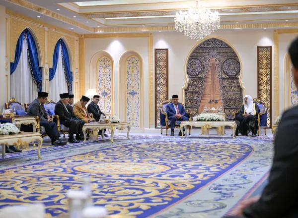 His Excellency Sheikh Dr. Mohammed Al-Issa , Secretary-General of the MWL and Chairman of the OMS, received His Excellency Mr. Ahmad Muzani, the Speaker of Indonesia’s People’s Consultative Assembly