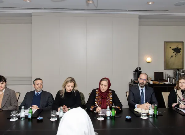 Le Secrétaire général, président de l'Organisation des savants musulmans, cheikh Mohammed Al-Issa a reçu à sa résidence à Washington, la présidente-directrice générale de l'Institut américain pour la paix, Mme Lise Grande.