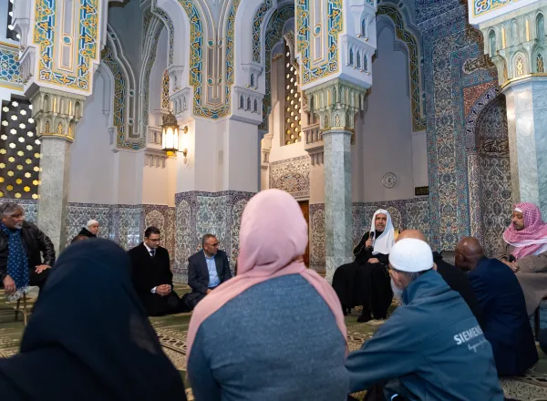 جناب دبیر کل، رئیس انجمن علمای مسلمان، آقای دکتر شیخ محمد العیسی، در مرکز اسلامی واشنگتن، نشست شورای موسسان رهبران اسلامی در آمریکا، هر دو بخش شمالی و جنوبی آن را افتتاح نمود