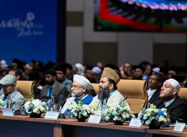 Sekretaris Jenderal Liga Muslim Dunia Berpartisipasi dengan Menyampaikan Pidato Pembukaan pada "Konferensi Tingkat Tinggi Internasional Ketiga Para Pemimpin Agama" di Ibu Kota Malaysia, "Kuala Lumpur"